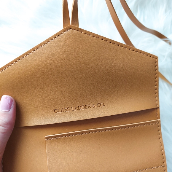 Glass Ladder & Co. Light Brown Make-Up Travel Bag Organizer - Picture 6 of 7